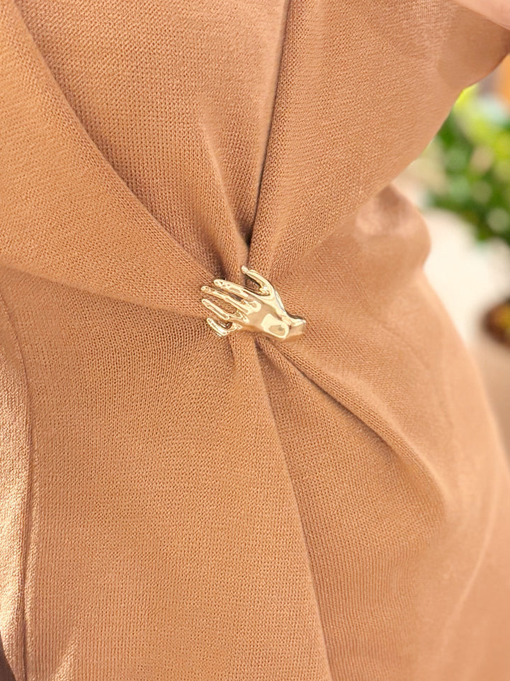 Broche Main dourado