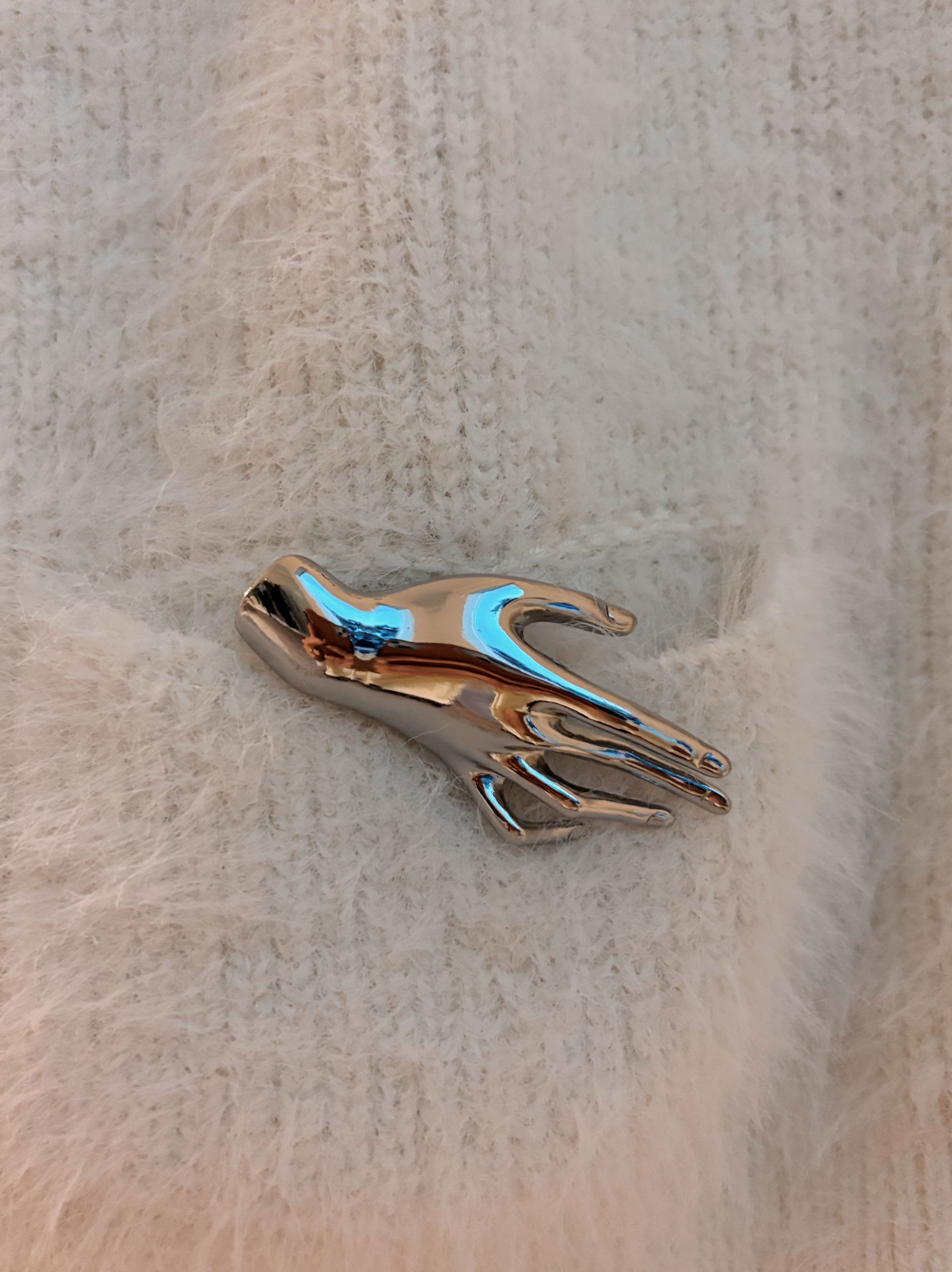 Broche Main prateado